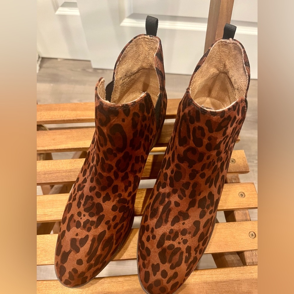 Dr. Scholl’s All My Life Cheetah Leopard Print Chelsea Stacked Heel Booties 8.5
